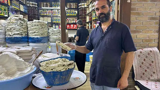 Van'ın kışlık küp otlu peyniri, toprak altında olgunlaşıp tezgahlarda yerini aldı