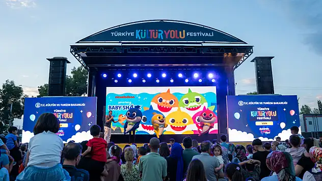 Van Kültür Yolu Festivali'nde Etkinlik Rüzgarı Esti