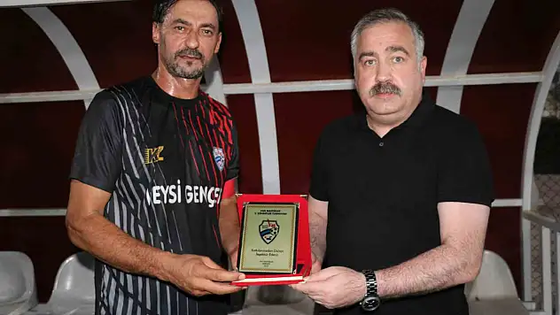 Van Masterler, İran'la dostluğu pekiştiren futbol turnuvasında şampiyon oldu!