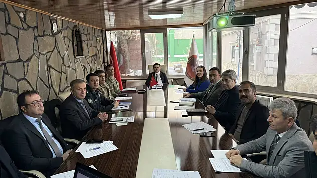 Van Özalp'te Bağımlılıkla Mücadele ve Kadına Yönelik Şiddetle Mücadele Toplantısı Yapıldı