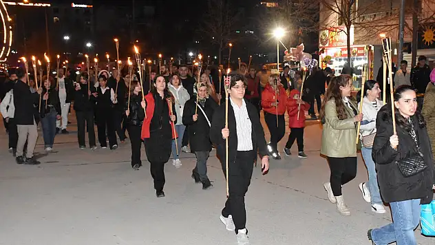Van sokakları fener alayıyla aydınlandı