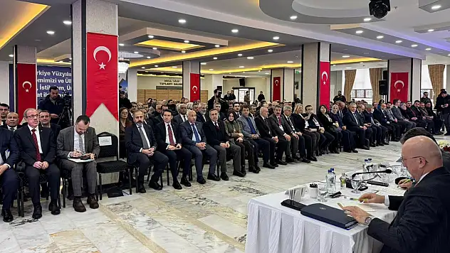 Van YYÜ Rektörü Prof. Dr. Hamdullah Şevli 'Van İli Ekonomi Buluşmaları' Programına Katıldı