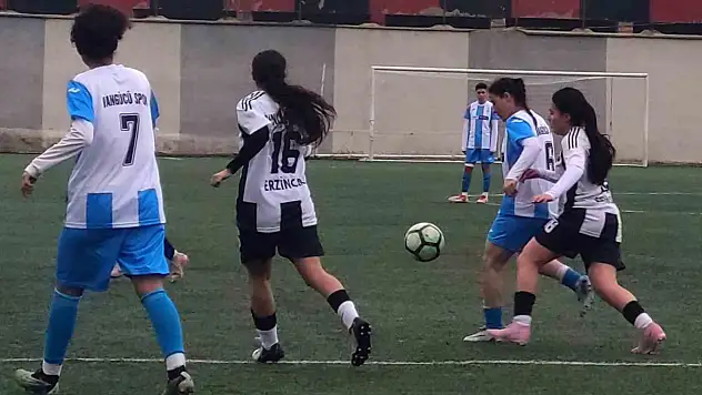 Vangücü SK, Erzincan Gençler Gücüspor'u 8-0 mağlup ederek farklı galibiyet elde etti