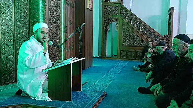 Vanlılar Regaip Kandili'nde camilere akın etti