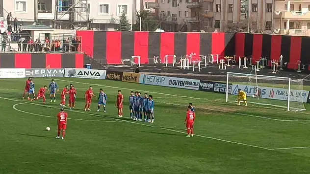 Vanspor FK evinde galibiyeti kaçırdı