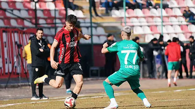 Vanspor FK taraftarı önünde şov yaptı