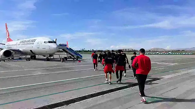 Vanspor Takımı Uçakla Elazığ'a Hareket Etti