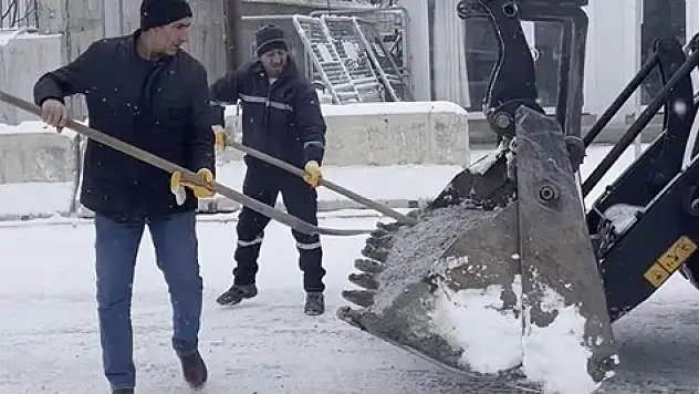 Varto Belediyesi Karla Mücadele Çalışmalarını Aralıksız Sürdürüyor