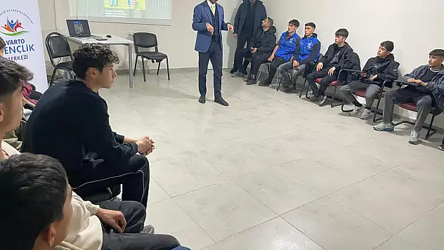 Varto'da Gençlere Yönelik 'Gençliğe Değer' Sohbeti Gerçekleştirildi