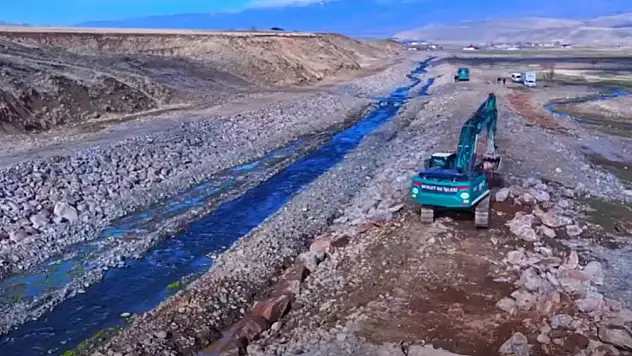 Varto'da Taşkın Koruma Çalışmaları Sürüyor