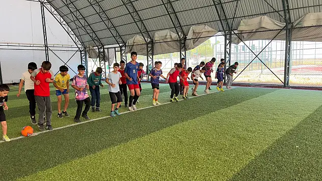 Varto Futbol Sahasında Antrenmanlar Yoğun Katılımla Devam Ediyor
