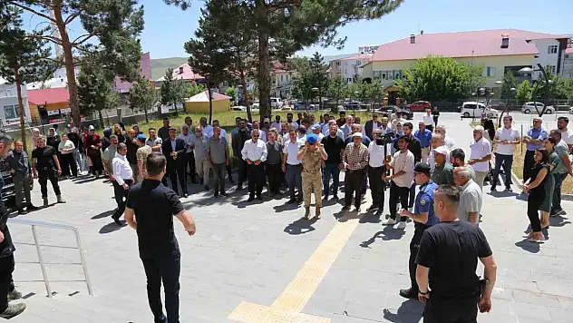 Varto Kaymakamı Ayyıldız, Denizli'ye atanırken duygusal bir veda ile uğurlandı