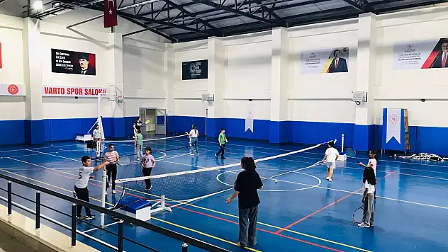Varto Spor Salonu'nda Tenis Antrenmanları Yoğun İlgi Görüyor