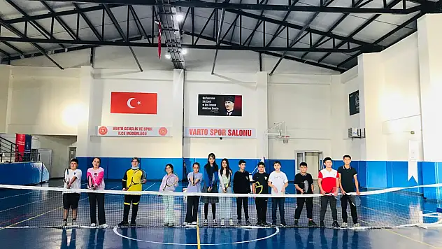 Varto Spor Salonu'nda Tenis Antrenmanları Yoğun Katılımla Devam Ediyor