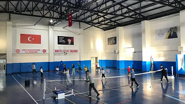 Varto Spor Salonu'nda Tenis Antrenmanları Tüm Hızıyla Devam Ediyor