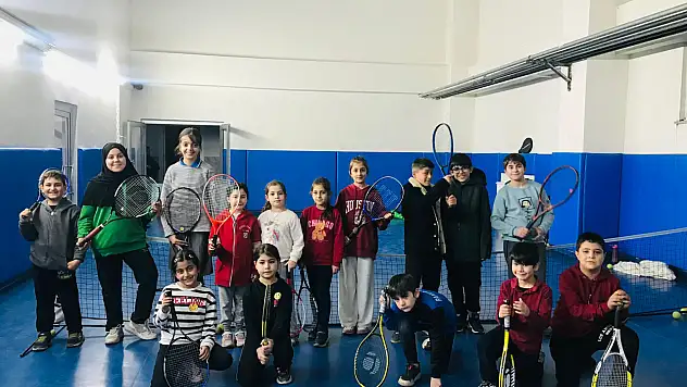 Varto Spor Salonu'nda Tenis Antrenmanları Yoğun Katılımla Sürüyor