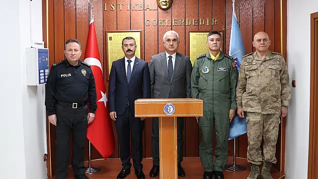 Vatan Size Minnettardır: Muş'ta Şehit Mehmetçiklerimiz İçin Taziye Ziyareti