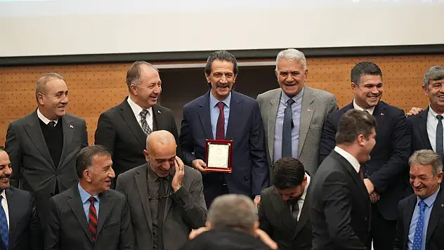 Vedat Engin'e Emeklilik Plaketi Takdim Edildi