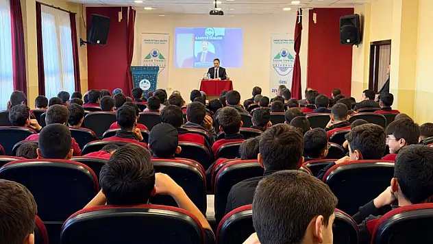 Yakutiye'de Kariyer Buluşması: Başkan Uçar Öğrencilerle Bir Araya Geldi