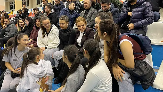 Yakutiye'de Kız Voleybol Maçları Büyük İlgi Gördü