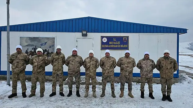 Yalovalı kadınların ördüğü bereler Muş'taki Mehmetçiklere ulaştırıldı