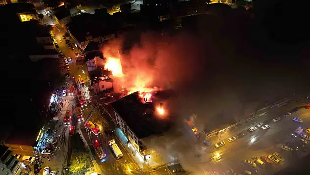 Yangın, Erzurum'da cağ kebabı dükkanından başlayarak evlere ve otele sıçradı!