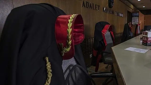 Yapay zeka avukat olabilir ama hakim olamaz