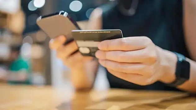 Yapay Zekâ Tavsiyeleriyle 12 Bin Dolar Borç Kapatıldı: Karpuz Üzerine Yazılan Borç eBay'de Satıldı!