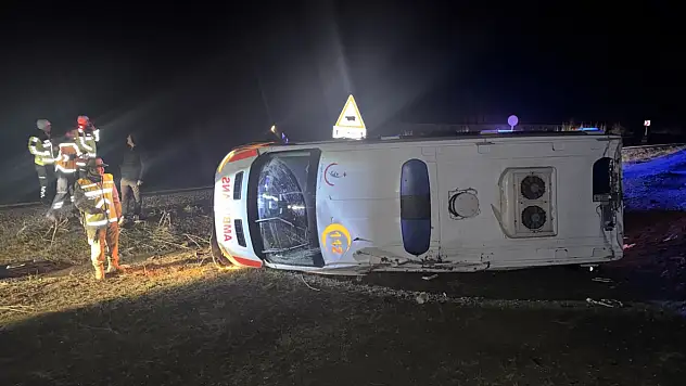 Yenidoğan Bebeği Taşıyan Ambulans Devrildi: 5 Yaralı