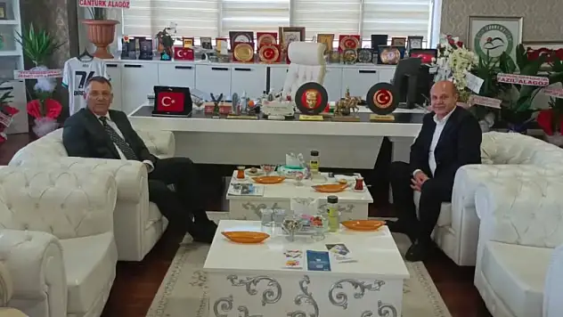 Yeşil Iğdır Gazetesi Genel Yayın Yönetmeni Cabbar Şıktaş'tan Rektör Gürel'e Hayırlı Olsun Ziyareti