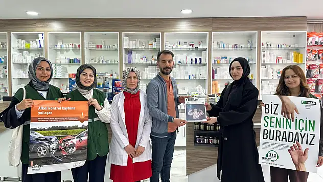 Yeşilay'dan Ağrı'daki eczacılara anlamlı ziyaret
