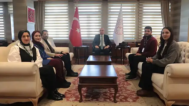 Yeşilay Haftası kapsamında Vali Koç, Yeşilay'ı makamında kabul etti