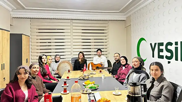 Yeşilay Kars Gençlikten Renkli Buluşma: Mikrofon Sende Etkinliği Büyük İlgi Gördü