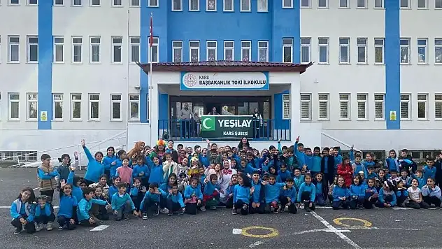 Yeşilay Kars Şubesi'nden TOKİ İlkokulu'nda renkli şenlik