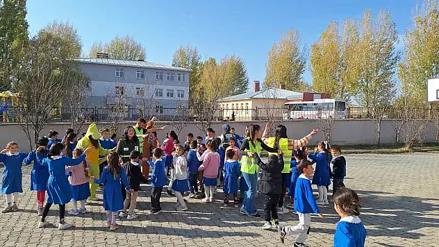 Yeşilay Kars'tan 'Köyümüzde El Ele' Projesi ile Çocuklara Sağlıklı Alışkanlıklar Kazandırılıyor
