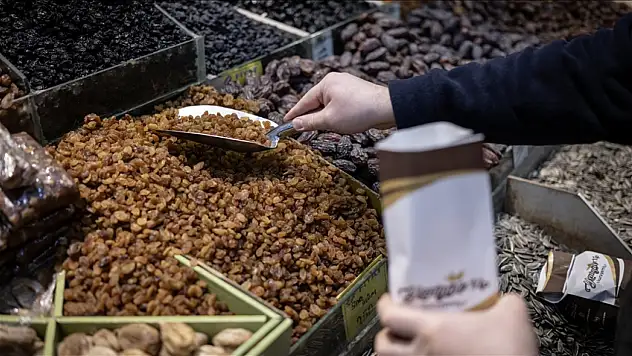 Yılbaşı sofralarına özel kuru yemiş alışverişi hızlandı