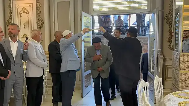 Yılların husumeti bitti! Ağrılı ve Vanlı aileler barıştı