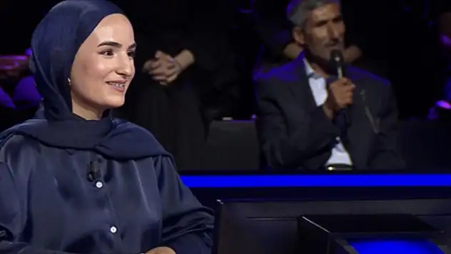 YKS Sonrası Babası Tarafından Çiçeklerle Karşılanan Çimen, Kim Milyoner Olmak İster'de 100 Bin TL Ödül Kazandı