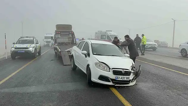 Yoğun sis nedeniyle Tatvan yolunda zincirleme kaza: 4 araç birbirine girdi