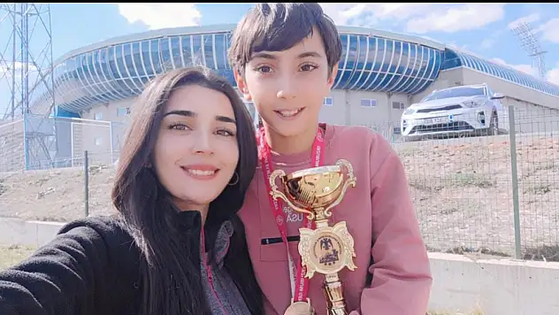 Yusuf Göktuğ Dönmez, Erzurum'da il birincisi olarak Türkiye Şampiyonası'na katılma hakkı kazandı
