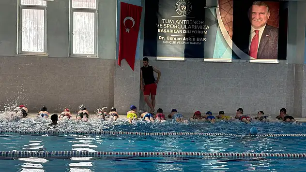 Yüzme Bilmeyen Kalmasın Projesi Patnos'ta yoğun ilgi görüyor