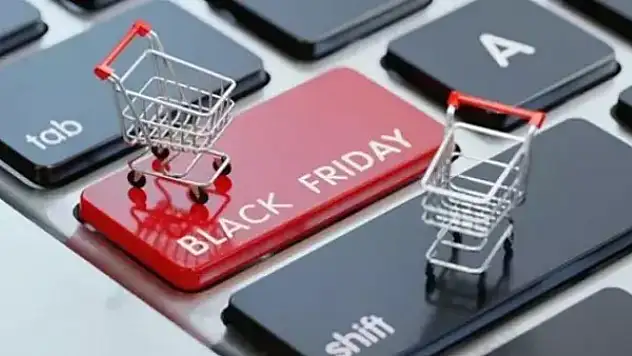 Zara, Bershka, Pull&Bear, Oysho, Massimo Dutti, Stradivarius indirimleri ne zaman? Inditex indirimi ne zaman? Black Friday bu cuma mı?