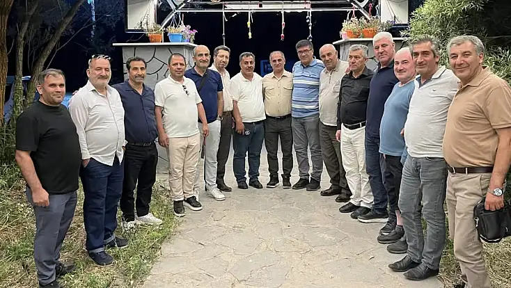 40 yıl sonra aynı sıraların arkadaşları Ağrı’da buluştu