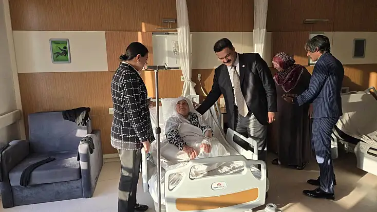 Acu ve Karabulut Mevlid Kandili’nde hastaları unutmadı
