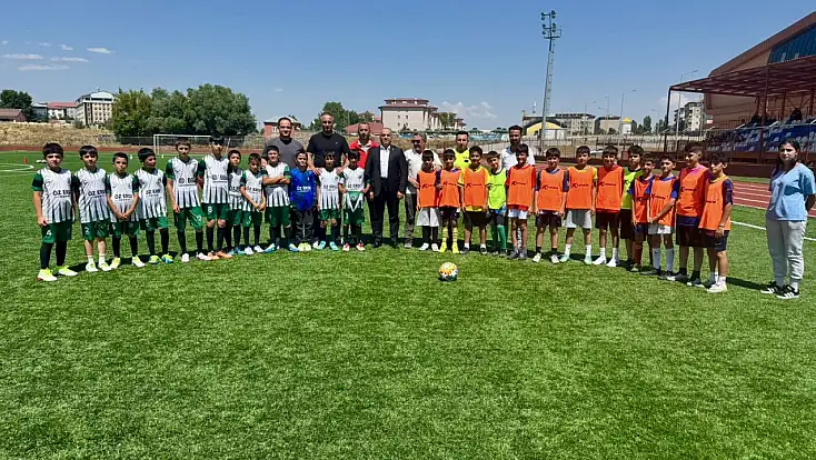 AGAH küçükler futbol turnuvası Ağrı'da başladı