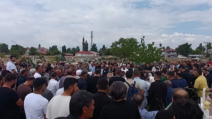 Ağrı, Belediye Eşbaşkanı Memet Akkuş’u gözyaşlarıyla uğurladı