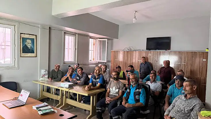 Ağrı Belediyesi çalışanlarına bağımlılıkla mücadele eğitimi başladı