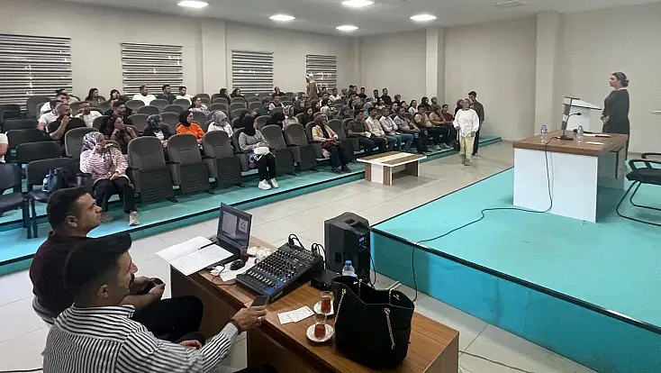 Ağrı’da ailelere okul sürecinde yol gösterecek eğitimler başladı
