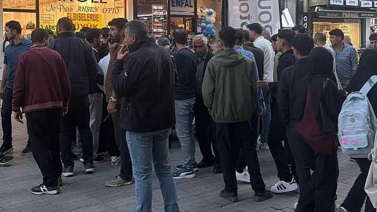 Ağrı’da caddede kavga: 1 kişi bıçakla yaralandı