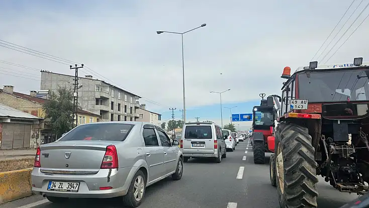 Ağrı’da cezaevi kavşağı’nda trafik kilitleniyor